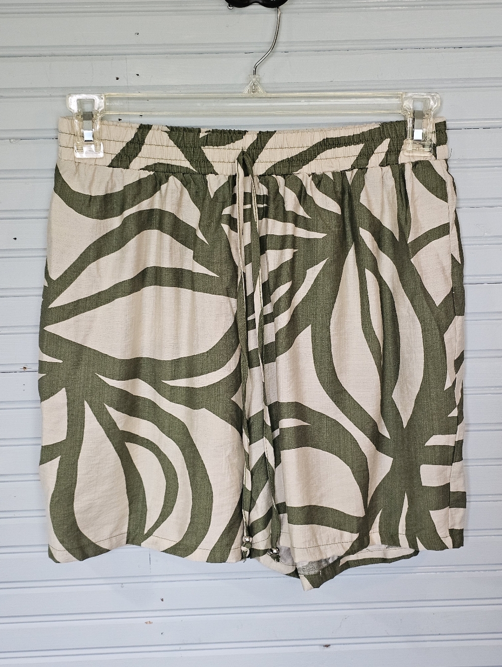 Mlle Gabrielle Olive Green Cream Pull On Drawstring Flowy Shorts Women Size M